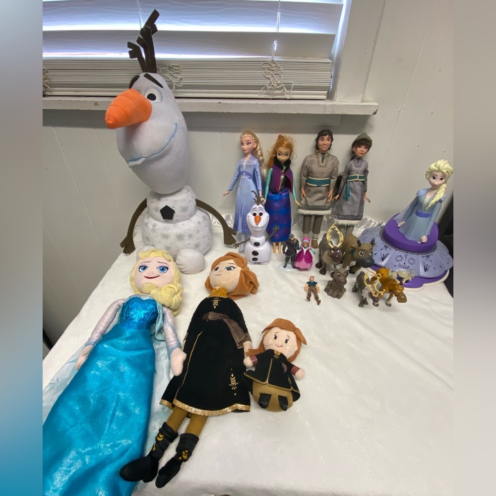 Disney frozen toys collection of 18 pcs
